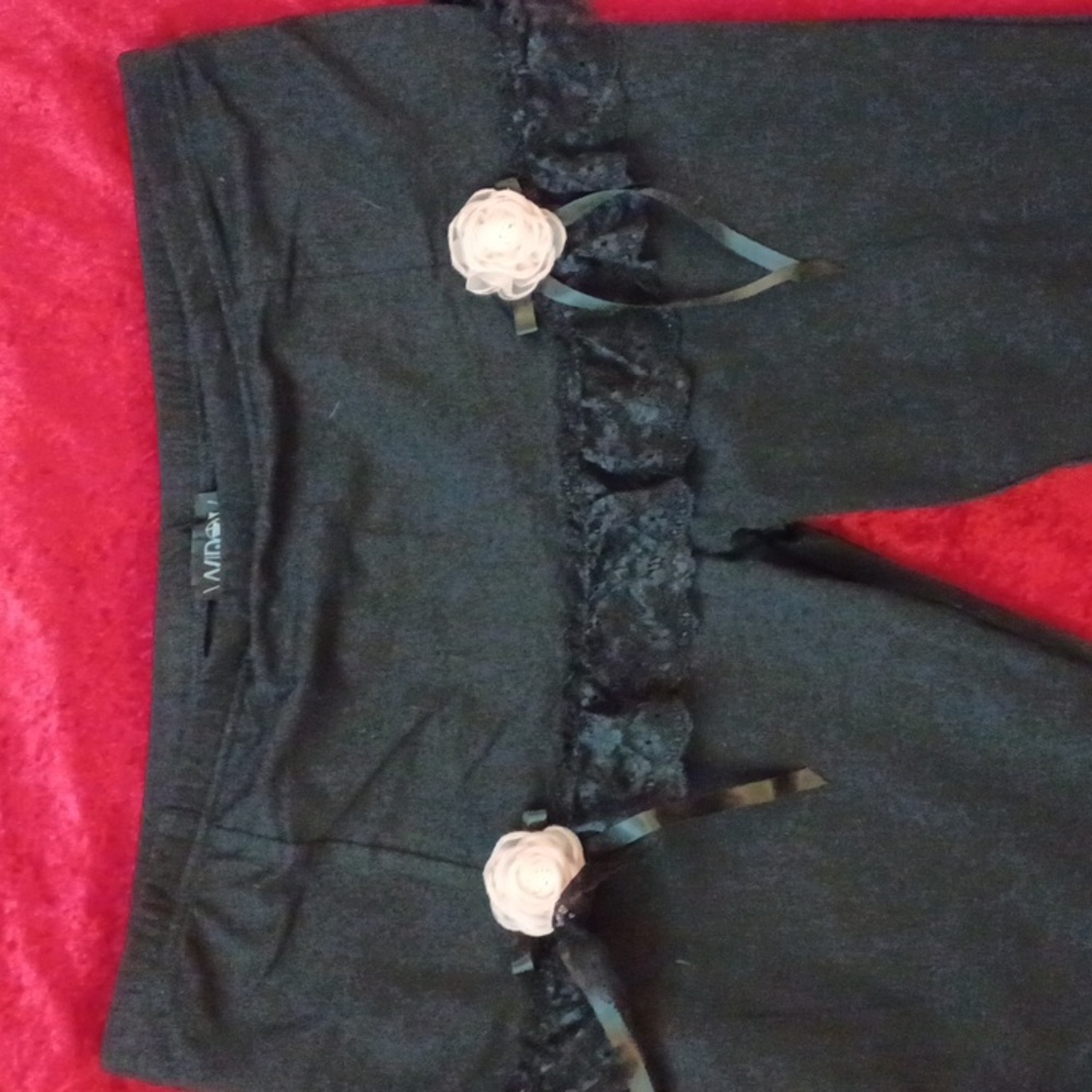 DOLLSKILL WIDOW 2X BLACK Skirted wide flare leggings with rose's